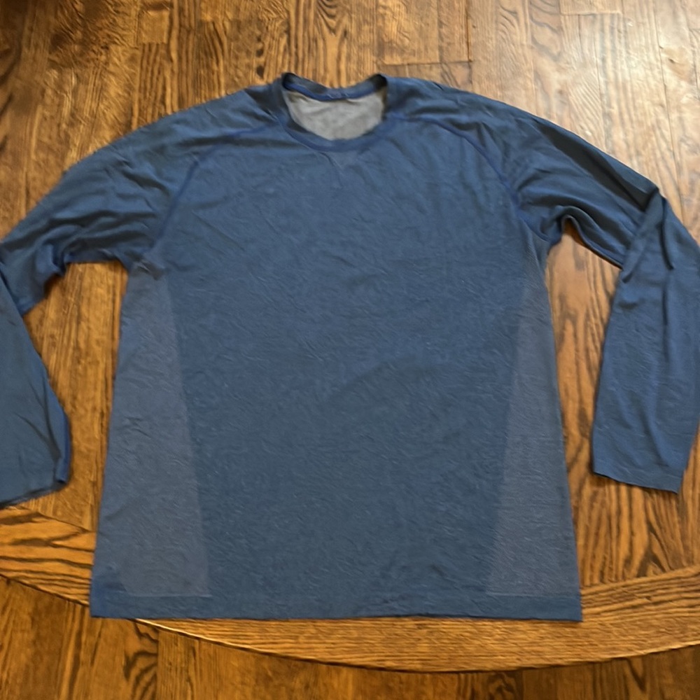 Men’s Lululemon long Sleeve Blue Top